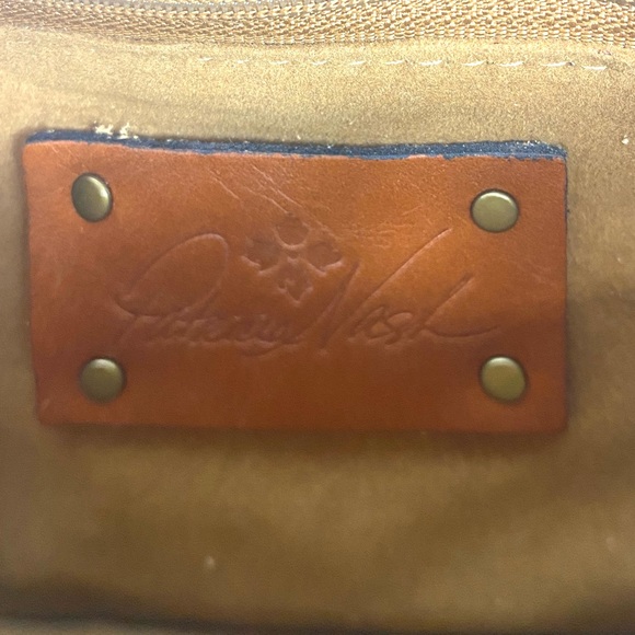 Patricia Nash Lanza Crossbody Organizer
Tan w crossbody strap and wristlet - NWT - Picture 13 of 17